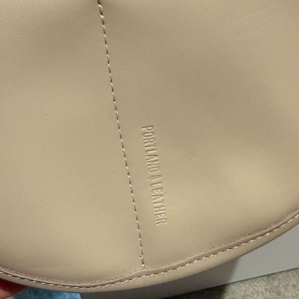 Portland Leather, Koala Sling Bag, Medium, Bon - Picture 6 of 8